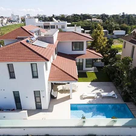 Salt Deluxe Vila Larnaca